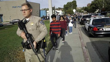 Nam sinh 16 tuoi xa sung ban nhieu ban hoc o California hinh anh