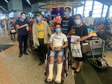 Dua 310 cong dan Viet Nam tu Malaysia ve nuoc an toan hinh anh