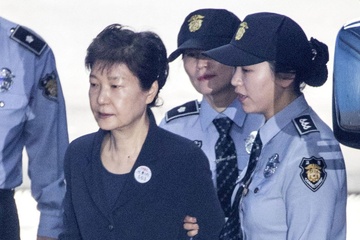 Cuu Tong thong Park Geun Hye bi ket an 20 nam tu vi tham nhung hinh anh