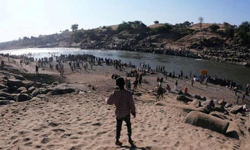 Gan 50 thi the noi tren song o Sudan, nghi la nguoi chay tu Tigray hinh anh