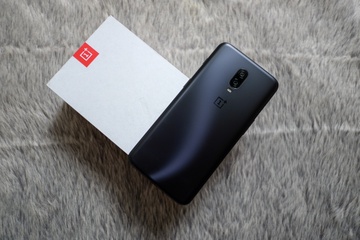 Chi tiet OnePlus 6T tai VN: Cau hinh cao, gia bang nua iPhone XS hinh anh