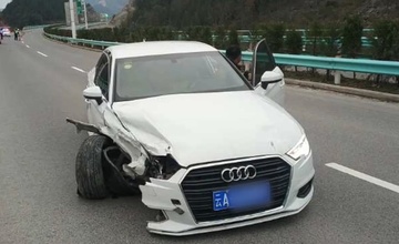 Tai xe ngu gat khien xe Audi suyt roi xuong vuc hinh anh