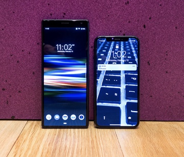 Sony ra smartphone dai bat thuong, 3 camera, co the khong ban o VN hinh anh