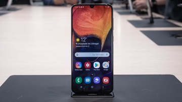 Loat smartphone tam trung dang chu y vua ra mat hinh anh