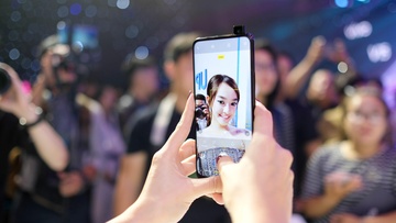 Loat smartphone co man hinh hoan toan tran vien tai Viet Nam hinh anh
