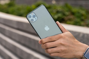 iPhone 11 loan nhung khong bi het gia trong ngay dau ve Viet Nam hinh anh