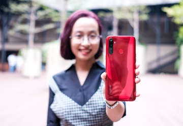 Realme 5S ve Viet Nam - 4 camera sau, pin lon, gia 5 trieu dong hinh anh