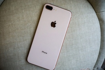 8 trieu nen mua iPhone 8 Plus cu hay smartphone tam trung moi? hinh anh