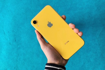 iPhone chinh hang dang lien tuc giam gia hinh anh