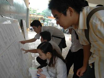 Tuyen sinh lop 10 o Ha Noi: Lo ty le choi cao hinh anh