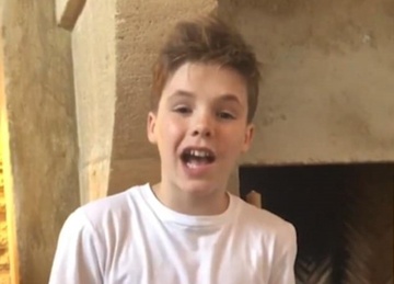 Giong hat cua con trai Beckham duoc so sanh voi Justin Bieber hinh anh