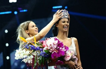 Ve quyen ru cua co gai 23 tuoi dang quang Hoa hau Nam Phi 2018 hinh anh
