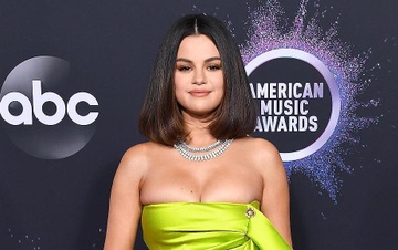 Selena Gomez khoe nguc tren tham do American Music Awards 2019 hinh anh