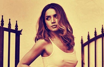 Ve dep boc lua cua 'Bond Girl' moi hinh anh