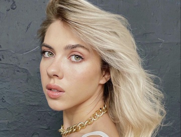 Nguoi mau noi tieng vi giong Scarlett Johansson hinh anh
