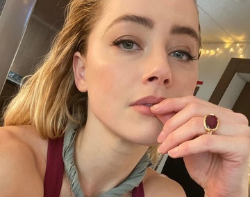 Amber Heard da kich Johnny Depp hinh anh