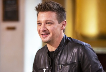 Jeremy Renner xuat vien hinh anh