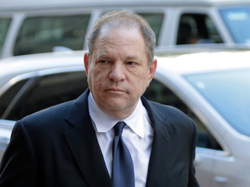 Nan nhan bi Harvey Weinstein cuong buc nhan boi thuong 17,1 trieu USD hinh anh
