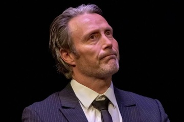 Cach Mads Mikkelsen thay the Johnny Depp trong 'Fantastic Beasts 3' hinh anh