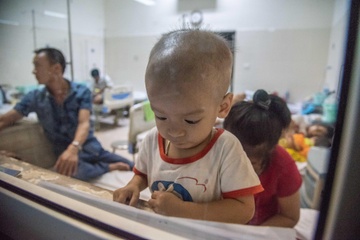 Tieng cuoi hiem hoi tai dem nhac danh cho benh nhi ung thu hinh anh