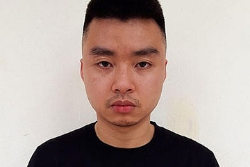 Khoi to vu no sung ban chet nguoi o nha nghi hinh anh