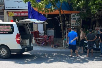 Nguoi phu nu bi chem guc truoc cua nha hinh anh