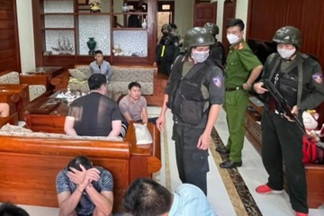 Tam giam 14 nguoi trong duong day danh bac 14.000 ty hinh anh
