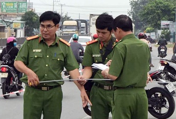 Thanh nien nghi ngao da dam truong cong an xa tu vong hinh anh