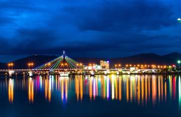 Da Nang sap co Pho dem ven song Han hinh anh