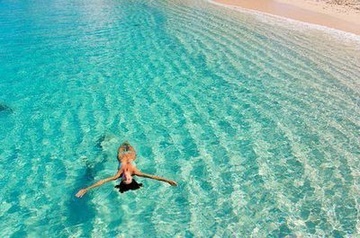 Ben trong resort tam tien o Croatia hinh anh