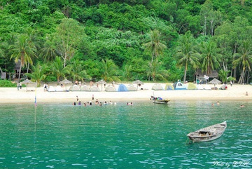 Bien xanh va cat trang Cu Lao Cham hinh anh