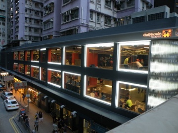 Nhung be boi khien California Fitness dong cua o Trung Quoc, Singapore hinh anh