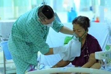 F0 o TP.HCM xin duoc quet don, goi dau cho ca khoa benh hinh anh