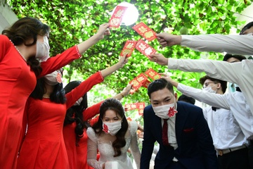 Ap luc tien mung cuoi dip gan Tet hinh anh
