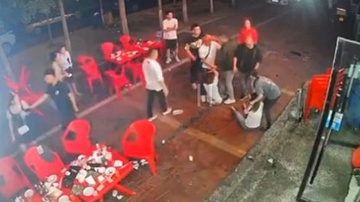 Dan mang Trung Quoc noi ve vu co gai bi danh dap: 'Ai gap thi xui xeo' hinh anh