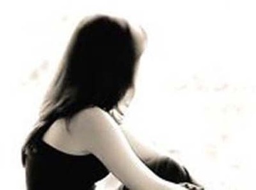 Nu tro ly 9X to ong chu Trung Quoc cuong hiep o Sai Gon hinh anh