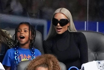 Kim Kardashian bi khan gia la o hinh anh