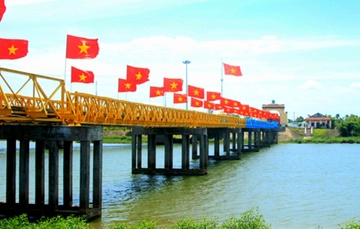 Viet ben cay cau cua niem tin thong nhat hinh anh