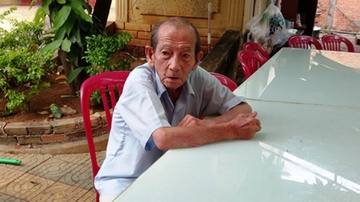 Cham tay co vat trieu do, lao ngu 10 nam doi tien thuong hinh anh