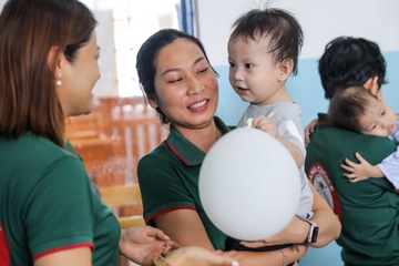 Cung lan toa nhung nu cuoi hanh phuc don Tet Nham Dan hinh anh