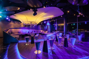 Sky36 bar long lay trong dem khai truong 27/6 hinh anh