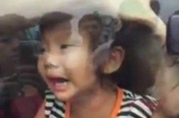 'Bat 2 tre len xe ma khong co cong an la thieu quy trinh' hinh anh