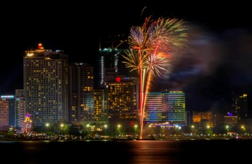 Man phao hoa day sac mau o Festival bien Nha Trang hinh anh