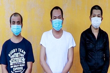Khoi to 3 tai xe cho 140 nguoi Trung Quoc vuot bien hinh anh