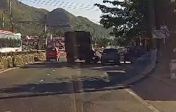 Video ghi lai canh oto bien do gay tai nan roi bo chay hinh anh