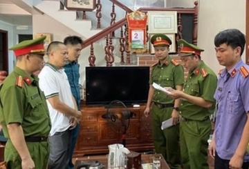 Bac Giang: Khoi to Bi thu Chi bo thon va nguyen Chu tich UBND xa hinh anh