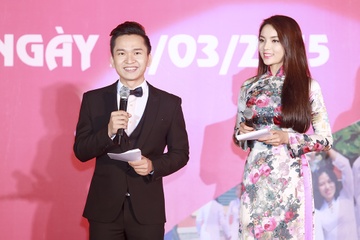 Hoa hau Ky Duyen lam MC khi ve tham truong cu hinh anh