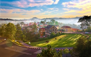 100.000 luot khach den Da Lat trong dip le 30/4 hinh anh