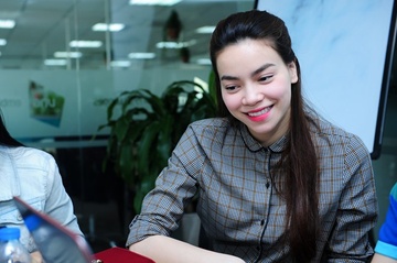 Ha Ho: 'Cuoc tinh toi voi Cuong doc va la' hinh anh