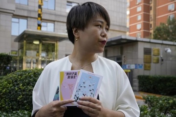 Co gai Trung Quoc kien benh vien vi bi tu choi dong lanh trung hinh anh